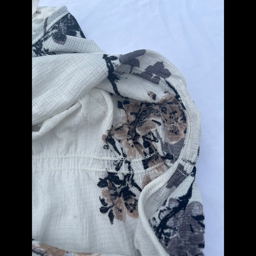 Black and Cream Floral Blouse - Picture 5 of 14